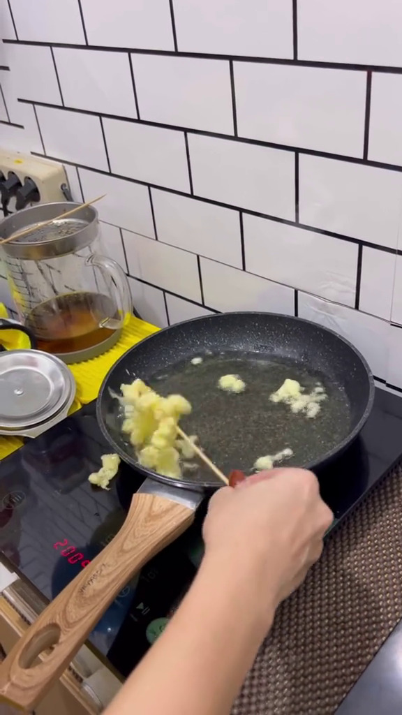Pilih menetap di Bali, 9 potret dapur sederhana Dara The Virgin ini tak ada perabotan mewah