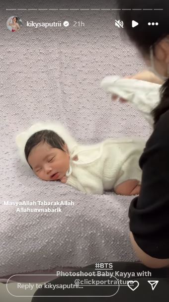 7 Momen Kiky Saputri dan Khairi jalani photoshoot bareng putri pertama, gaya si komika bikin ngakak