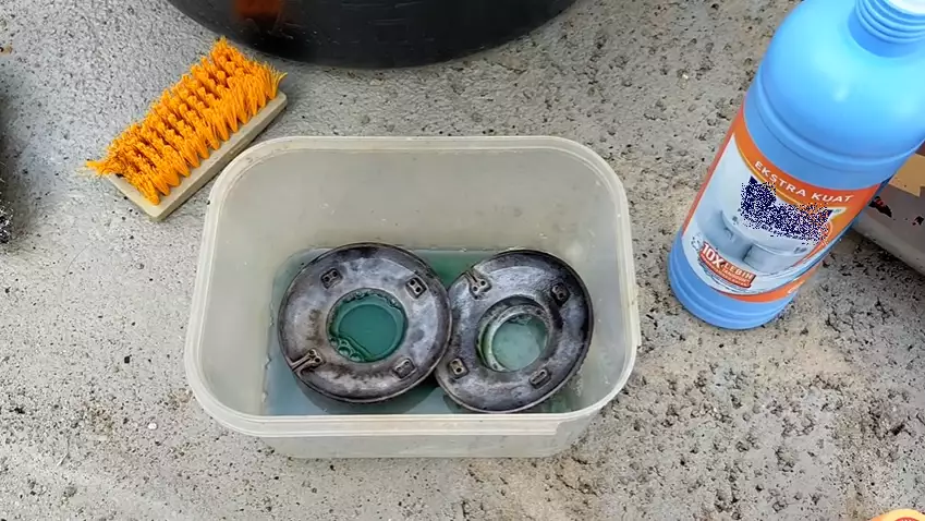 Jangan beli baru, trik bersihkan burner kompor gas menghitam dan berkarat pakai 2 bahan sederhana