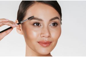 Tanpa minyak zaitun, begini cara alami menghitamkan alis secara permanen cuma dengan 2 bumbu dapur