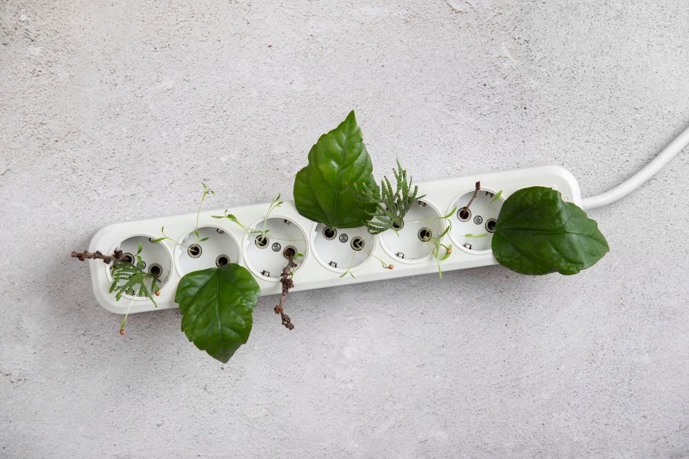 Bukan kebetulan, ternyata ini alasan kenapa desain colokan listrik miring