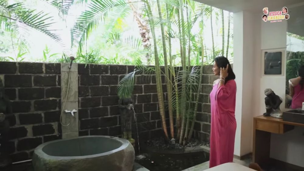 Rumah dijual karena suami sering kecelakaan, ini 13 potret hunian mewah Indah Kalalo ditaksir Rp52 M