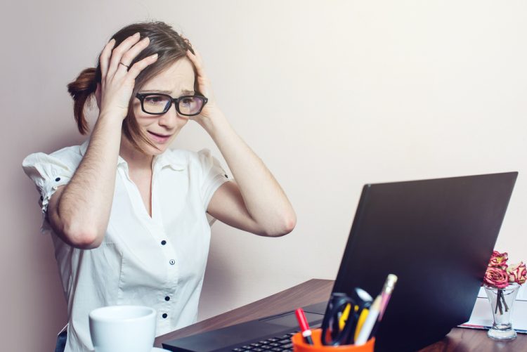 5 Cara memperbaiki laptop yang tidak mau di-charge, lakukan ini sebelum diservis