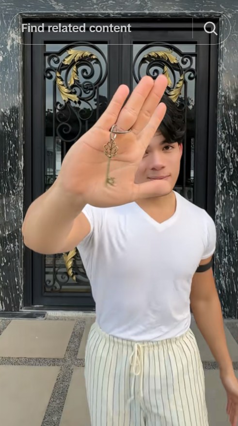 Saaih Halilintar pamer beli rumah Rp120 M di usia 22, interiornya bak kerajaan bikin netizen melongo