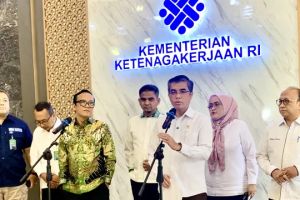 Badai PHK di Indonesia, Menaker Yassierli angkat bicara