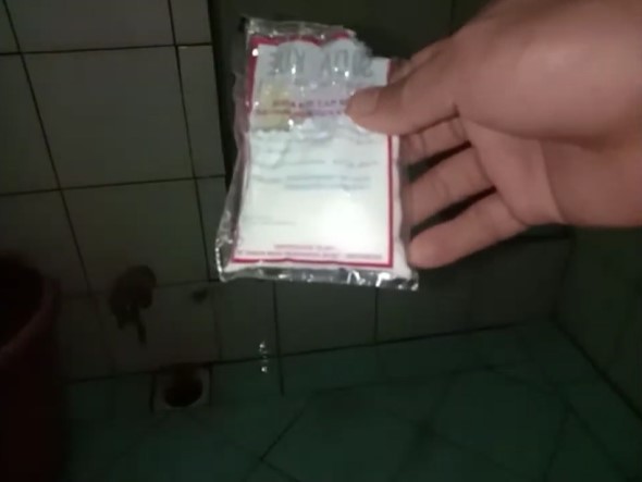 Trik hilangkan bau pesing di kamar mandi tanpa pewangi atau kapur barus, cuma pakai 1 bahan dapur