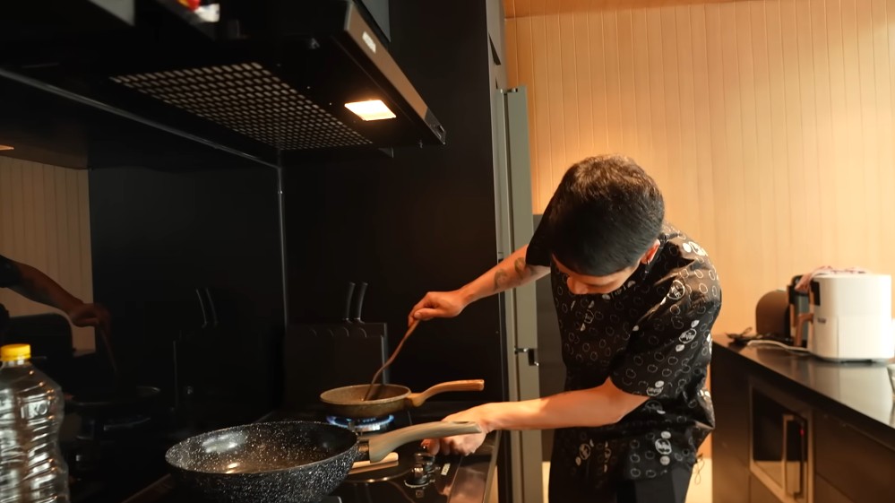 Natasha Rizky tempati rumah Desta pasca cerai, punya dapur serba hitam dilengkapi pantry rahasia