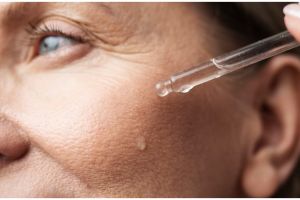 Tak perlu gel lidah buaya, begini cara membuat serum retinol untuk cegah penuaan pakai 1 jenis sayur