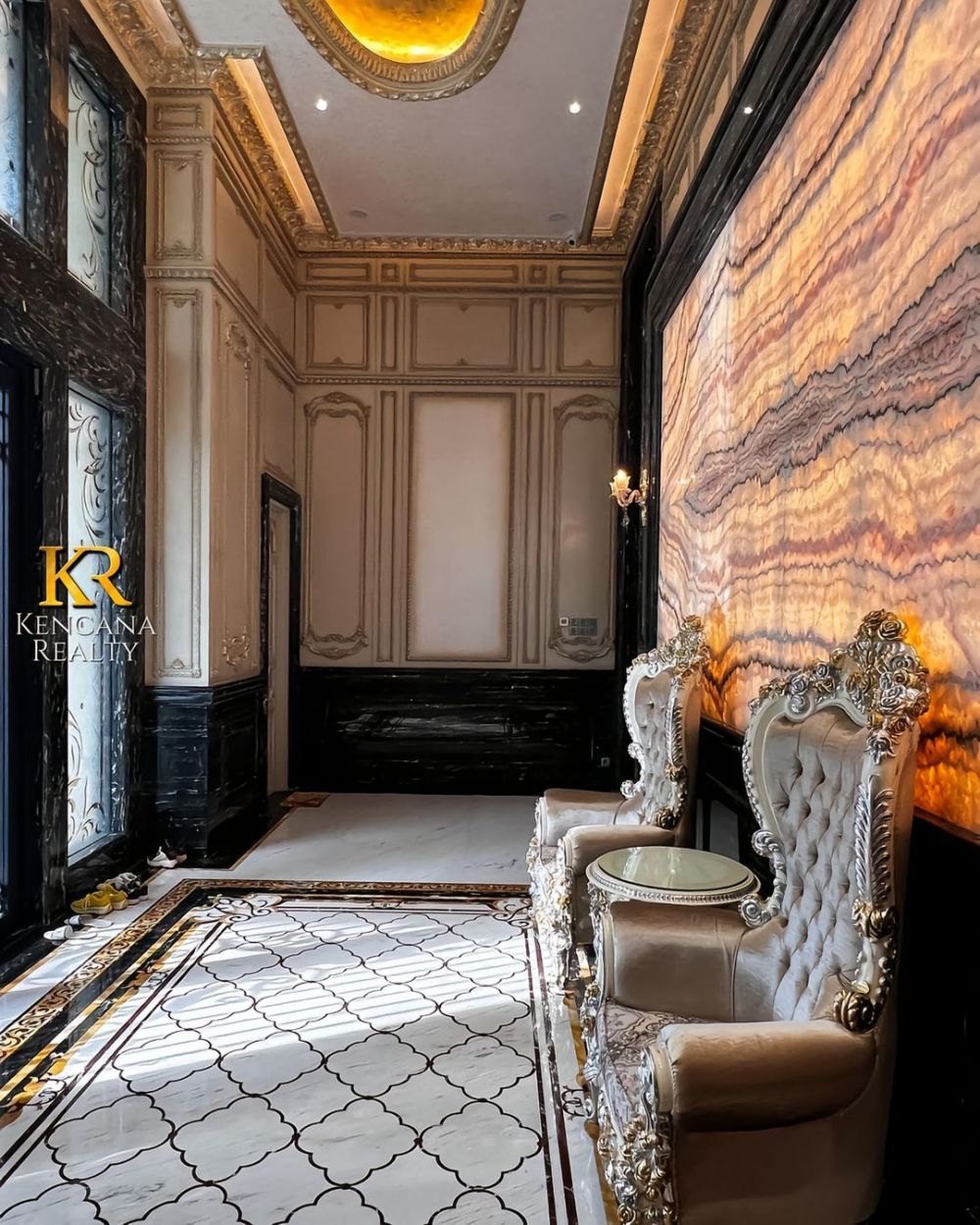 Saaih Halilintar punya rumah Rp120 M di usia 22, ruang tamunya luas bak lapangan bola, ini 9 potretnya