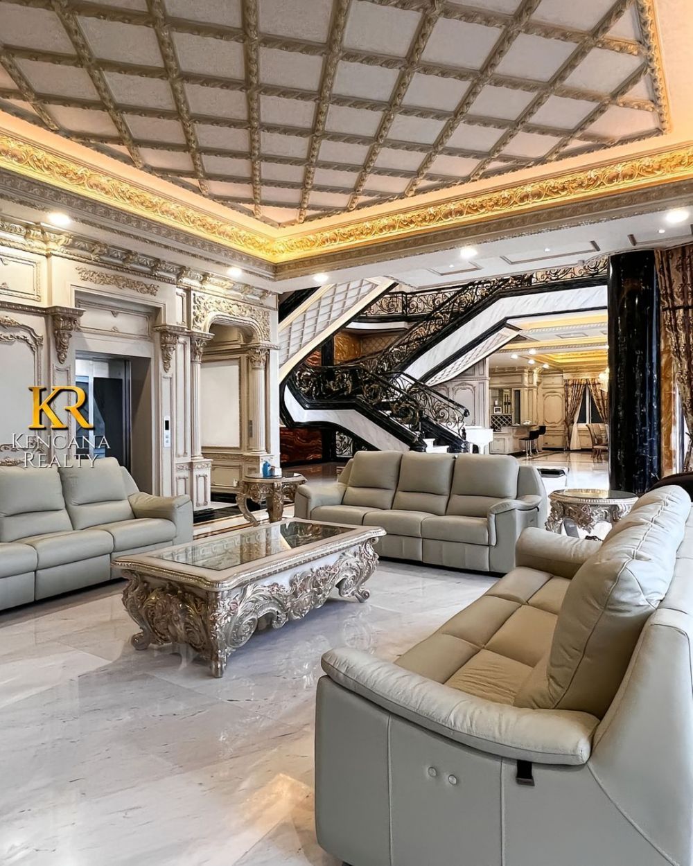 Saaih Halilintar punya rumah Rp120 M di usia 22, ruang tamunya luas bak lapangan bola, ini 9 potretnya