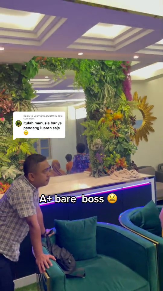 Dari luar terlihat gudang rongsokan, 10 potret bagian dalam rumah kayu ini seperti hotel bintang 5