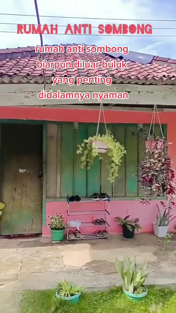 Dari luar terlihat buluk, 11 potret dalam rumah kayu ini full warna pink estetik