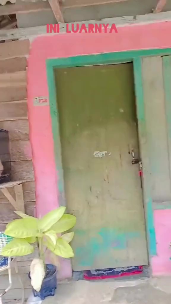 Dari luar terlihat buluk, 11 potret dalam rumah kayu ini full warna pink estetik