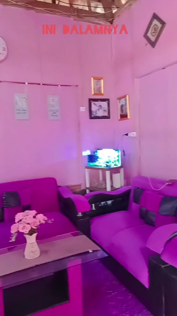 Dari luar terlihat buluk, 11 potret dalam rumah kayu ini full warna pink estetik