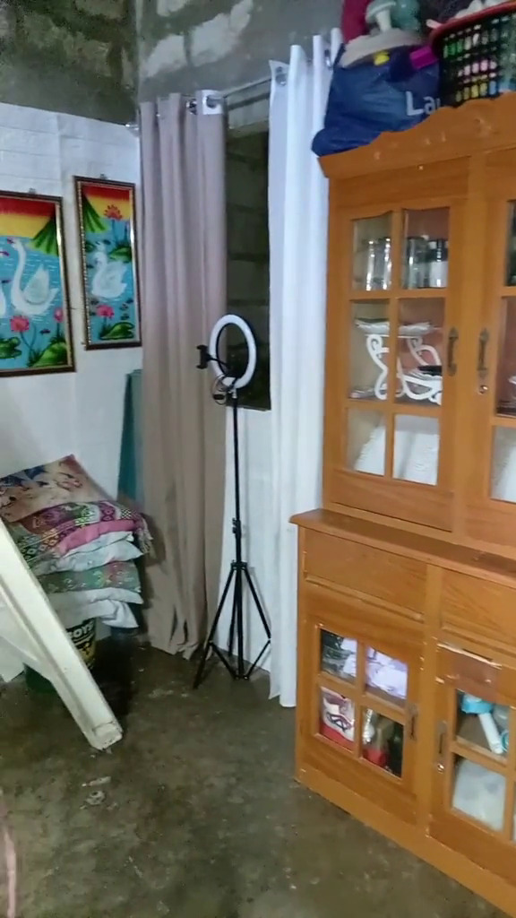 Dari luar seperti rumah kosong tak terawat, 9 potret dalam hunian sederhana ini estetik rapi pol