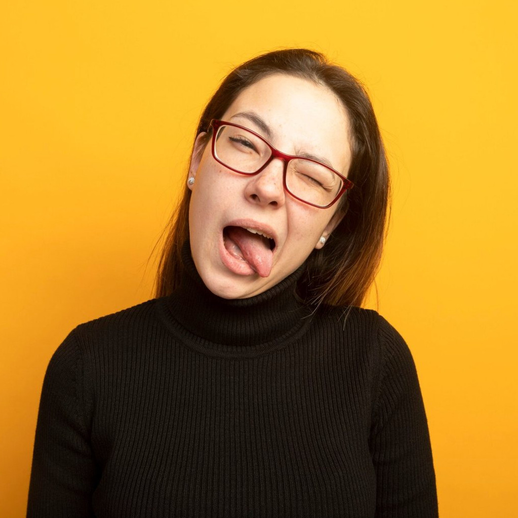 50 Pantun nyindir 2 baris, lucu, pedas, dan mengena