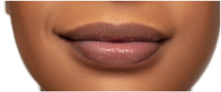 Tak perlu beli lip serum, ini cara cerahkan bibir hitam secara alami agar lebih sehat dan pink merona