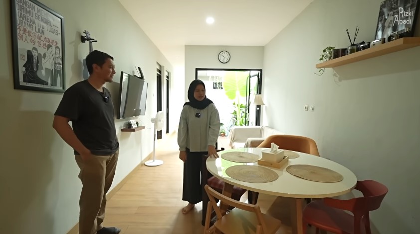 9 Potret garasi diubah jadi hunian mungil ini interiornya compact, ada space buat taman di dalam rumah