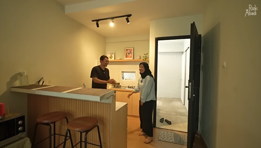 9 Potret garasi diubah jadi hunian mungil ini interiornya compact, ada space buat taman di dalam rumah