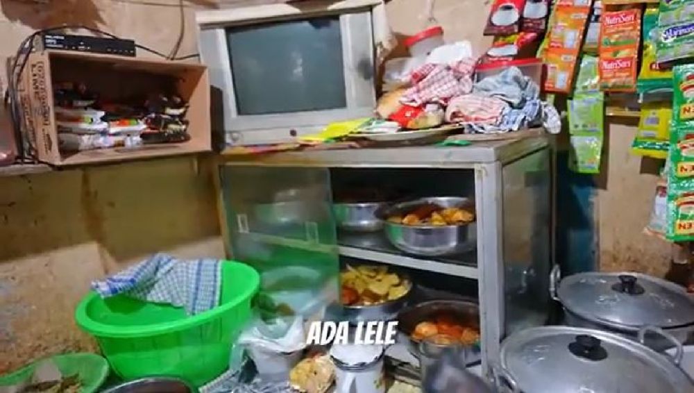 Bukan tenda kaki lima atau di kios, 9 potret unik warung nasi dalam kamar kos ini minimalis