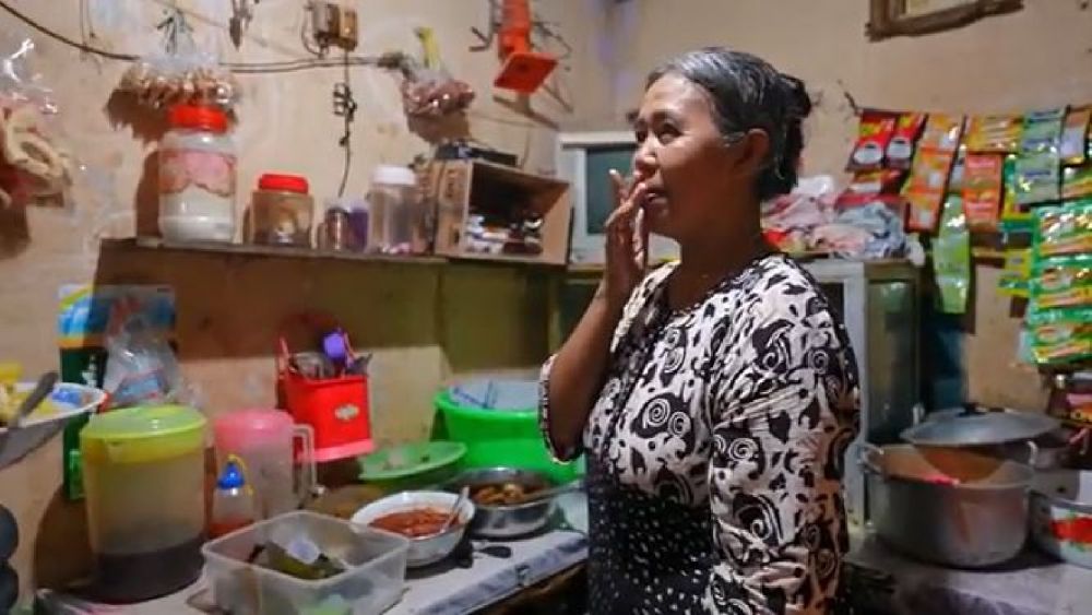 Bukan tenda kaki lima atau di kios, 9 potret unik warung nasi dalam kamar kos ini minimalis