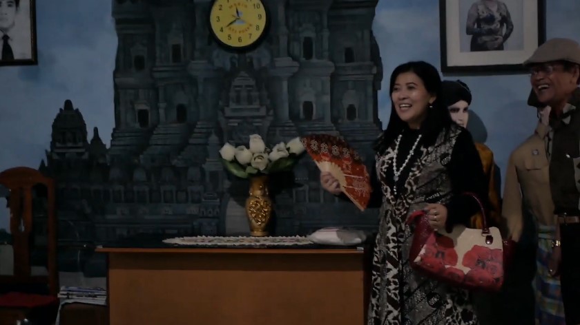 Setengah abad lebih jadi artis punya rumah klasik, 11 potret hunian Yati Pesek ini penuh ornamen Jawa