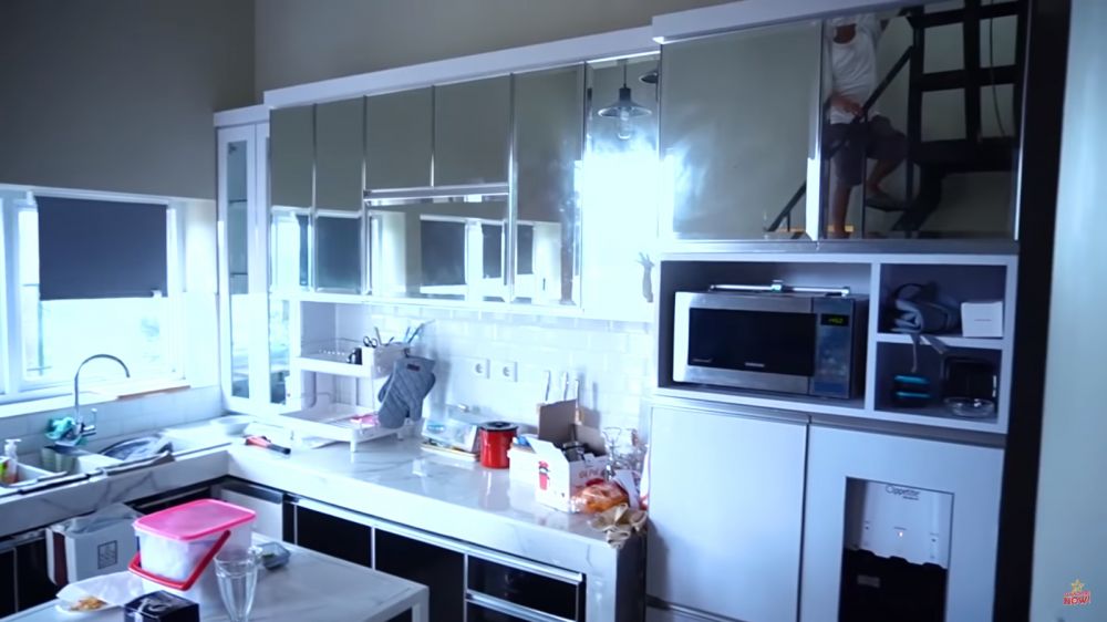 Sudah punya 4 rumah di usia 24 tahun, intip 9 potret dapur mewah Ghea Youbi yang dirombak dari garasi