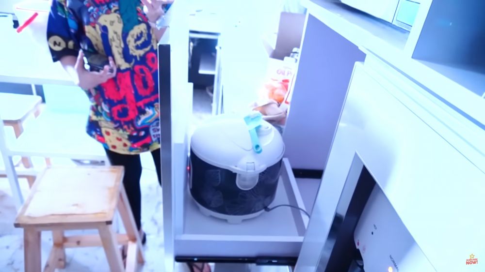 Sudah punya 4 rumah di usia 24 tahun, intip 9 potret dapur mewah Ghea Youbi yang dirombak dari garasi