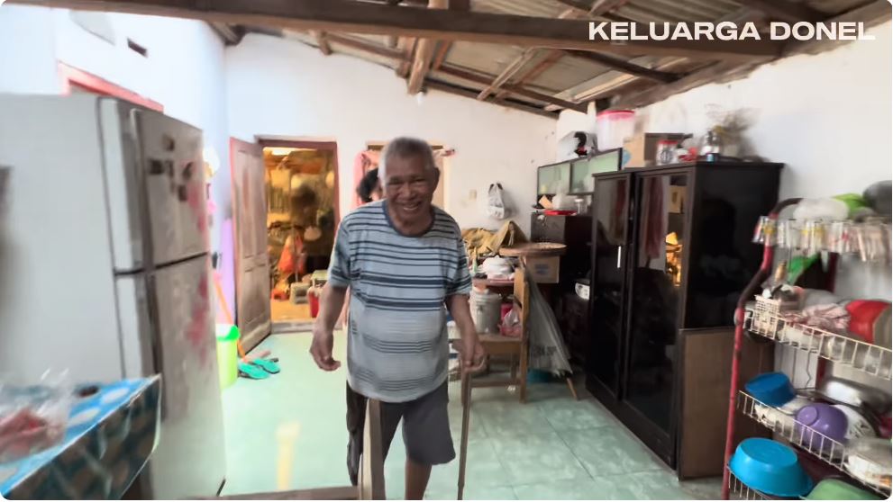 Masih beratap seng, begini 9 potret dapur Nella Kharisma di kampung halaman