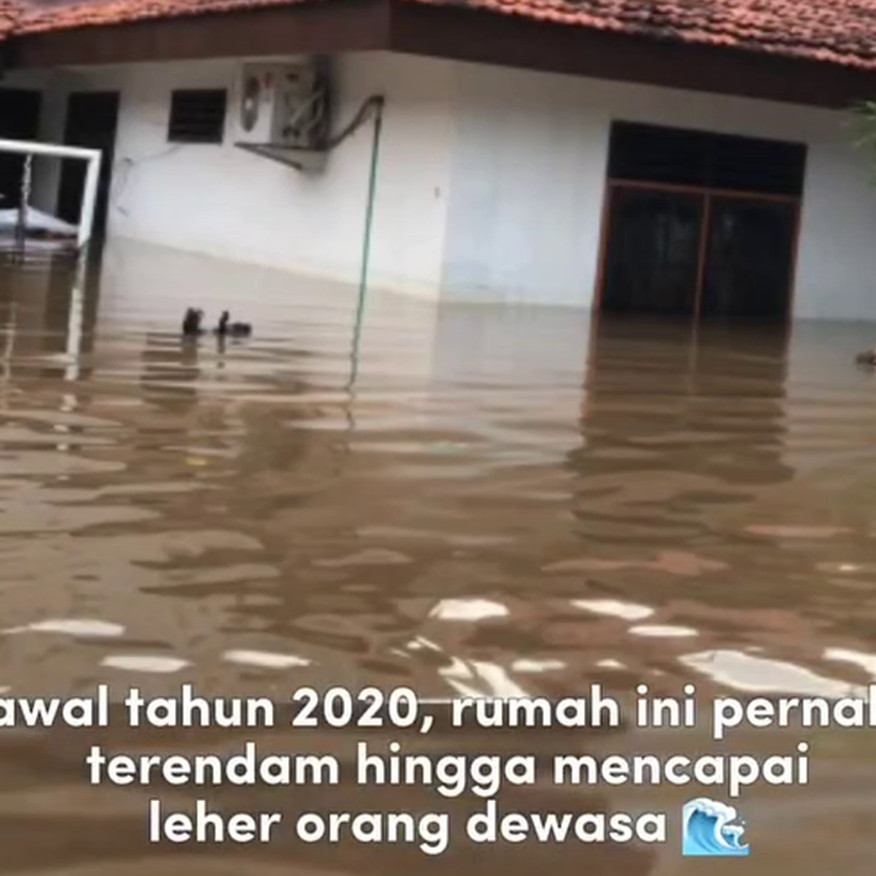 Tak masalah tinggal di area rawan banjir, 9 potret rumahnya usai renovasi jadi antibanjir bikin kagum