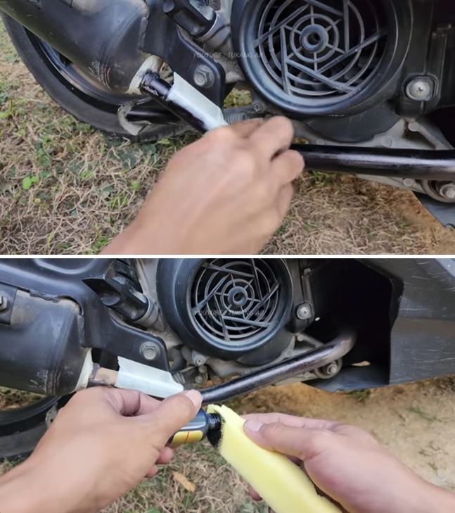 Trik bapak-bapak hilangkan karat knalpot motor jadi hitam kinclong hanya gunakan 2 bahan sederhana