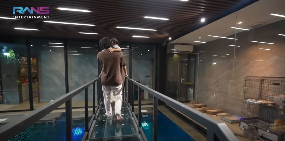 Ada pohon yang disebut di Alquran, begini 9 potret kolam renang di rumah mewah Atta Halilintar