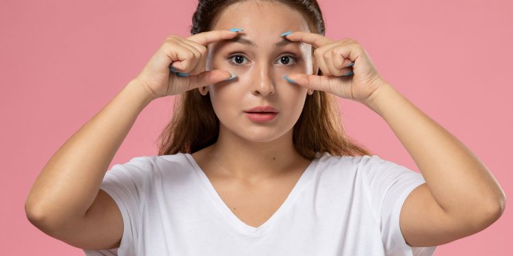 Trik hilangkan kerutan dan lingkaran hitam di bawah mata pakai 2 jenis minyak alami, bukan pakai timun