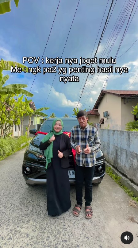 Dicibir kerjanya cuma joget di TikTok, Surya Manurung pengidap sindrom langka pamer bisa beli mobil