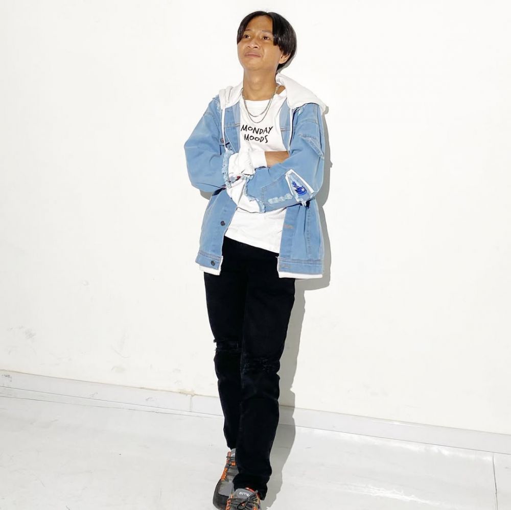 Definisi sukses bukan soal ijazah, Fajar Sadboy drop out kelas 5 SD tapi bisa biayai kakak dan adik