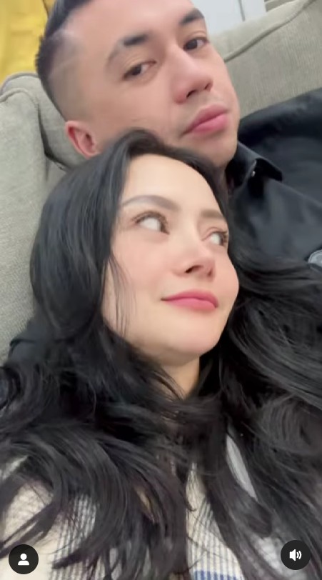 Move on usai suami selingkuh dengan ART, Mawar AFI kini gandeng kekasih baru, ini 7 momen mesranya