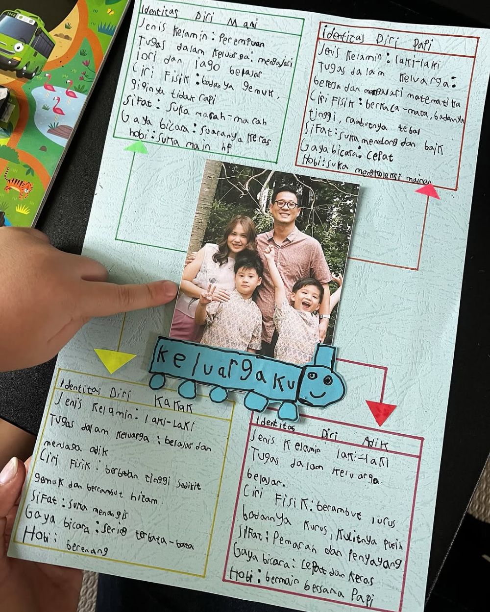 Anak Putri Titian tulis curhatan untuk tugas sekolahnya, bongkar sifat asli sang ibu saat di rumah