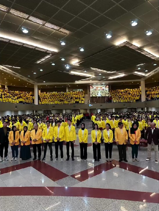 Krisdayanti tak gengsi kuliah S1 di usia 49 tahun, 9 momen Ospek-nya ini seperti panggung konser diva