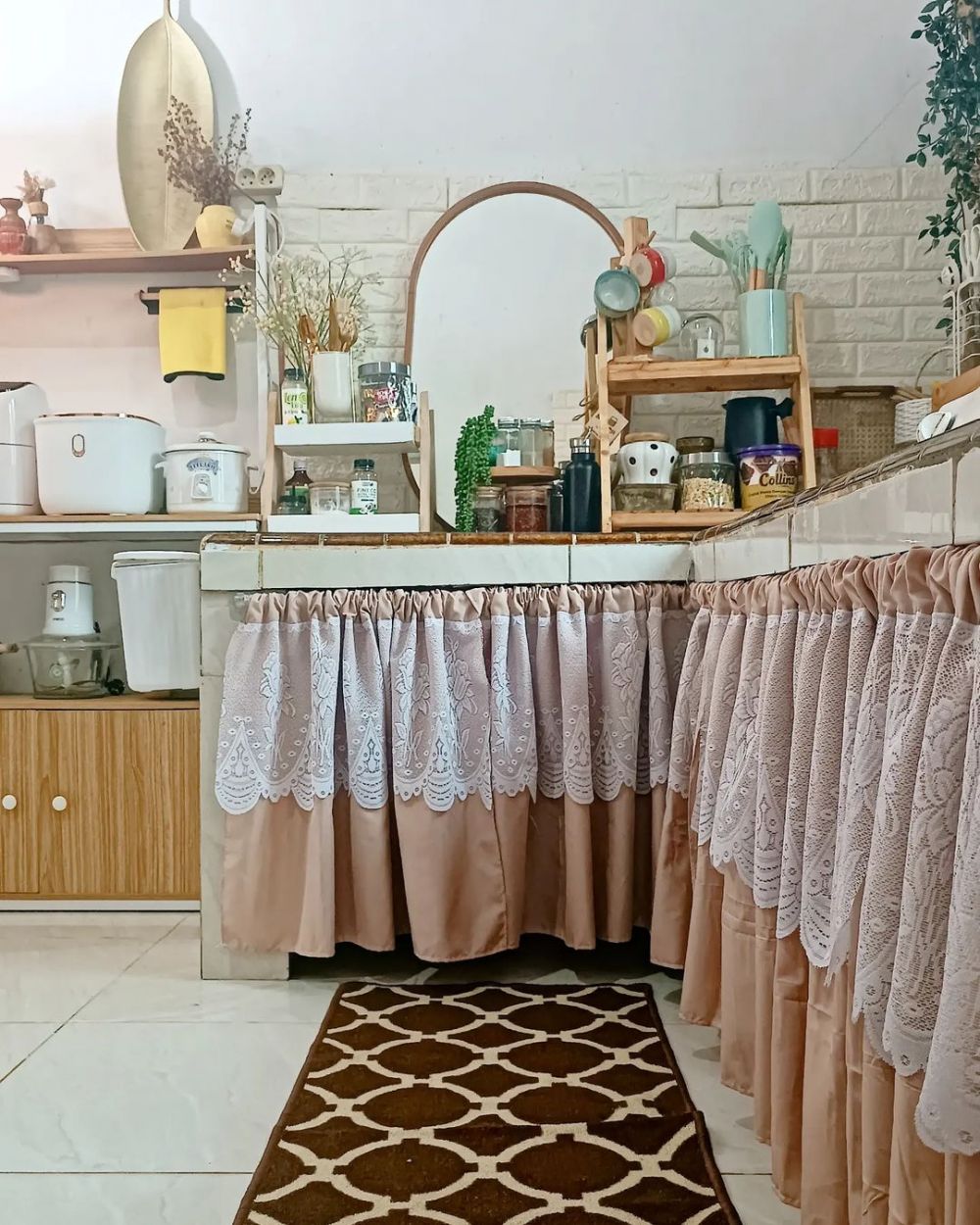 Elegan meski tanpa kitchen set, 10 potret dapur Japandi ini visualnya yang estetik bikin betah