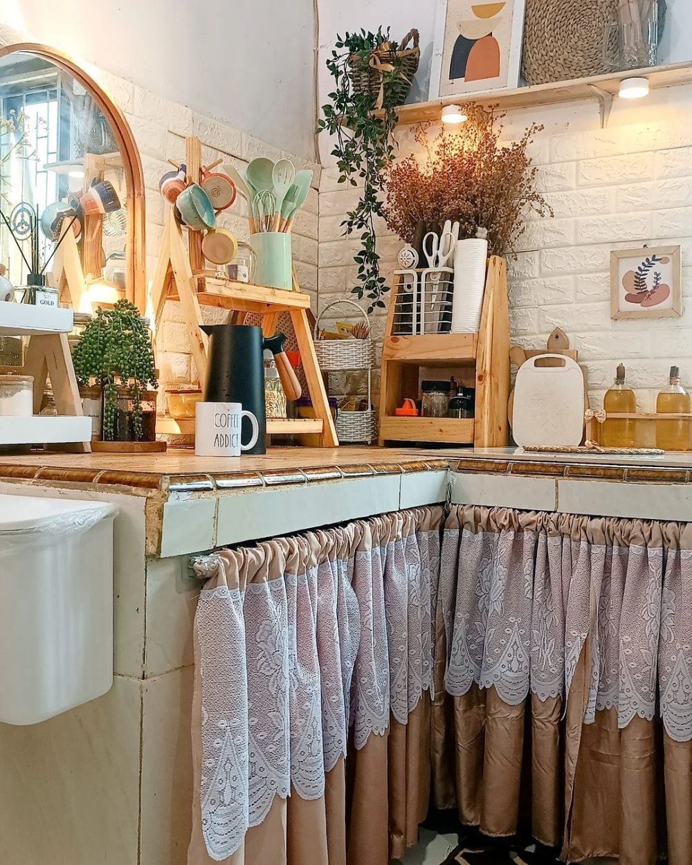 Elegan meski tanpa kitchen set, 10 potret dapur Japandi ini visualnya yang estetik bikin betah