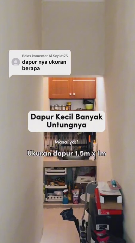 Dapur sempit bak gang senggol ini bikin pemilik rumah mutar otak untuk menatanya, intip 9 potretnya