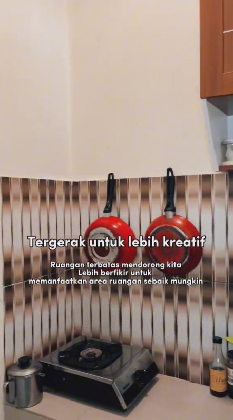 Dapur sempit bak gang senggol ini bikin pemilik rumah mutar otak untuk menatanya, intip 9 potretnya