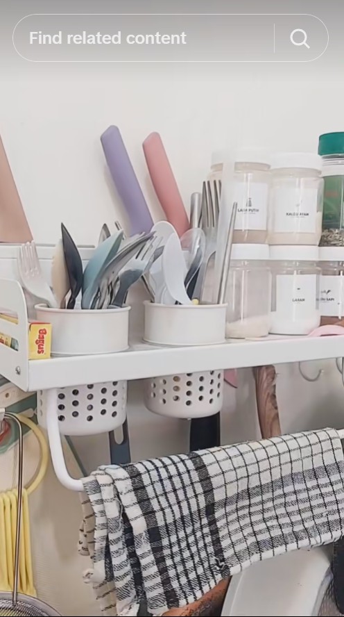 Awalnya berantakan bak gudang, 9 potret dapur kos satu petak usai makeover ini visualnya bikin mupeng