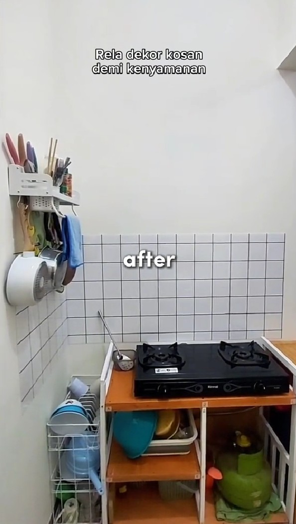 Awalnya berantakan bak gudang, 9 potret dapur kos satu petak usai makeover ini visualnya bikin mupeng