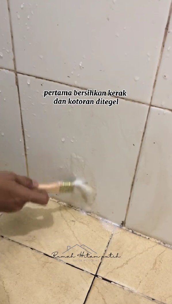 Makeover kamar mandi subsidi bujet BPJS hasilnya estetik meski pakai toilet jongkok, ini 9 potretnya