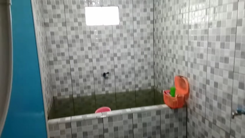 Tampak luar rumah kayu sederhana ini usang, 9 potret bagian dalamnya sukses bikin maling terkecoh