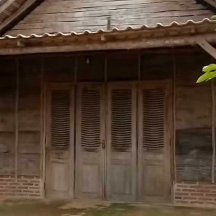 Tampak luar rumah kayu sederhana ini usang, 9 potret bagian dalamnya sukses bikin maling terkecoh