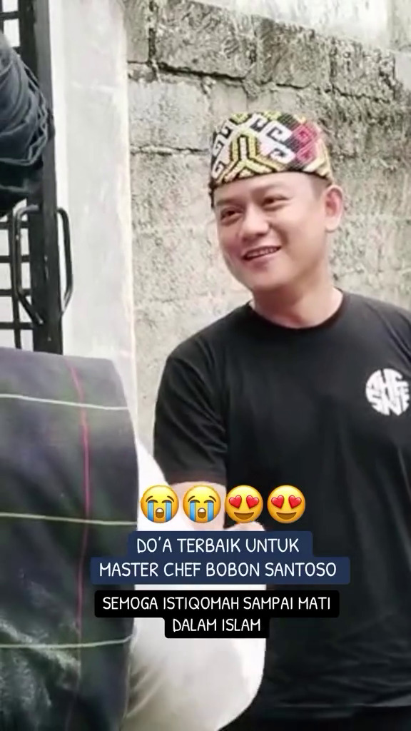 9 Momen Bobon Santoso mualaf dipandu Ustaz Derry Sulaiman, mantap ucap kalimat syahadat saat Ramadan
