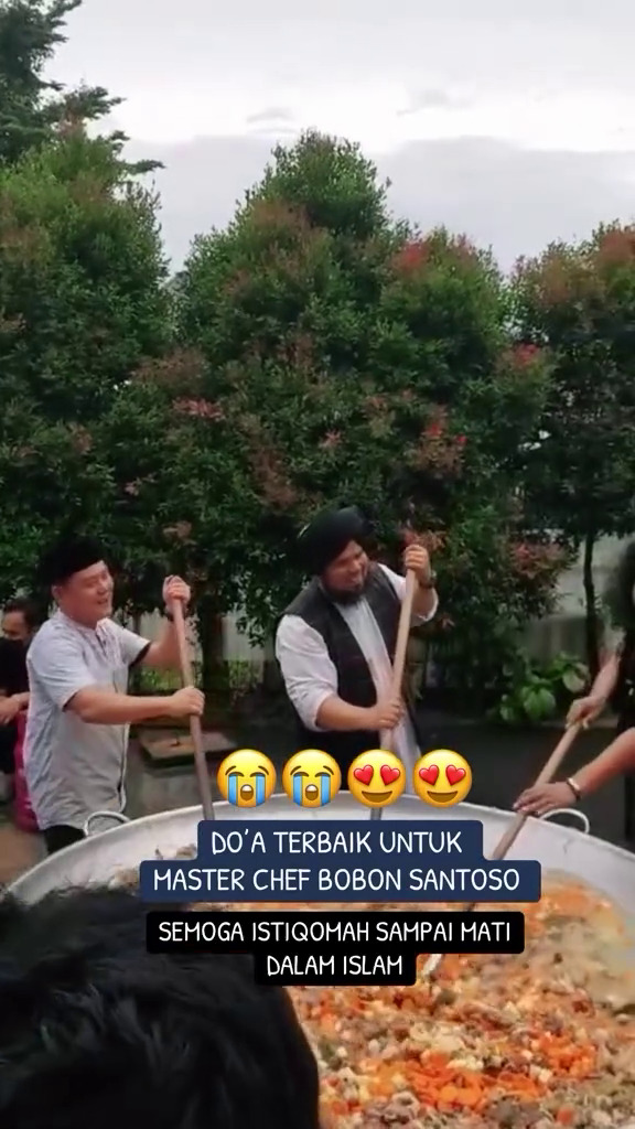9 Momen Bobon Santoso mualaf dipandu Ustaz Derry Sulaiman, mantap ucap kalimat syahadat saat Ramadan