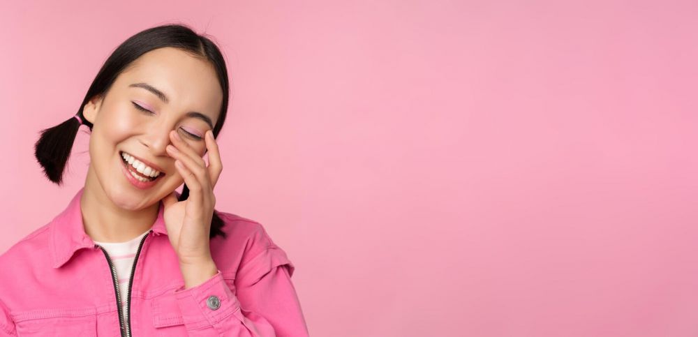 50 Pantun lucu buat pacar 2 baris, rayuan gokil yang bisa buat doi senyum-senyum sendiri